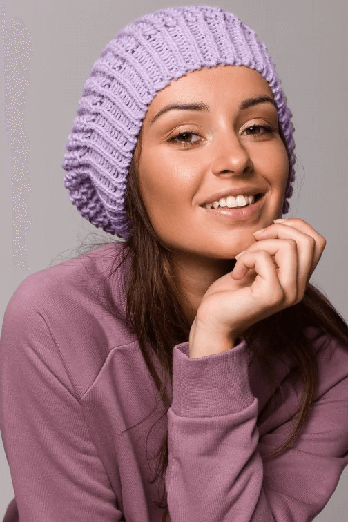modny beret fioletowy na zimę